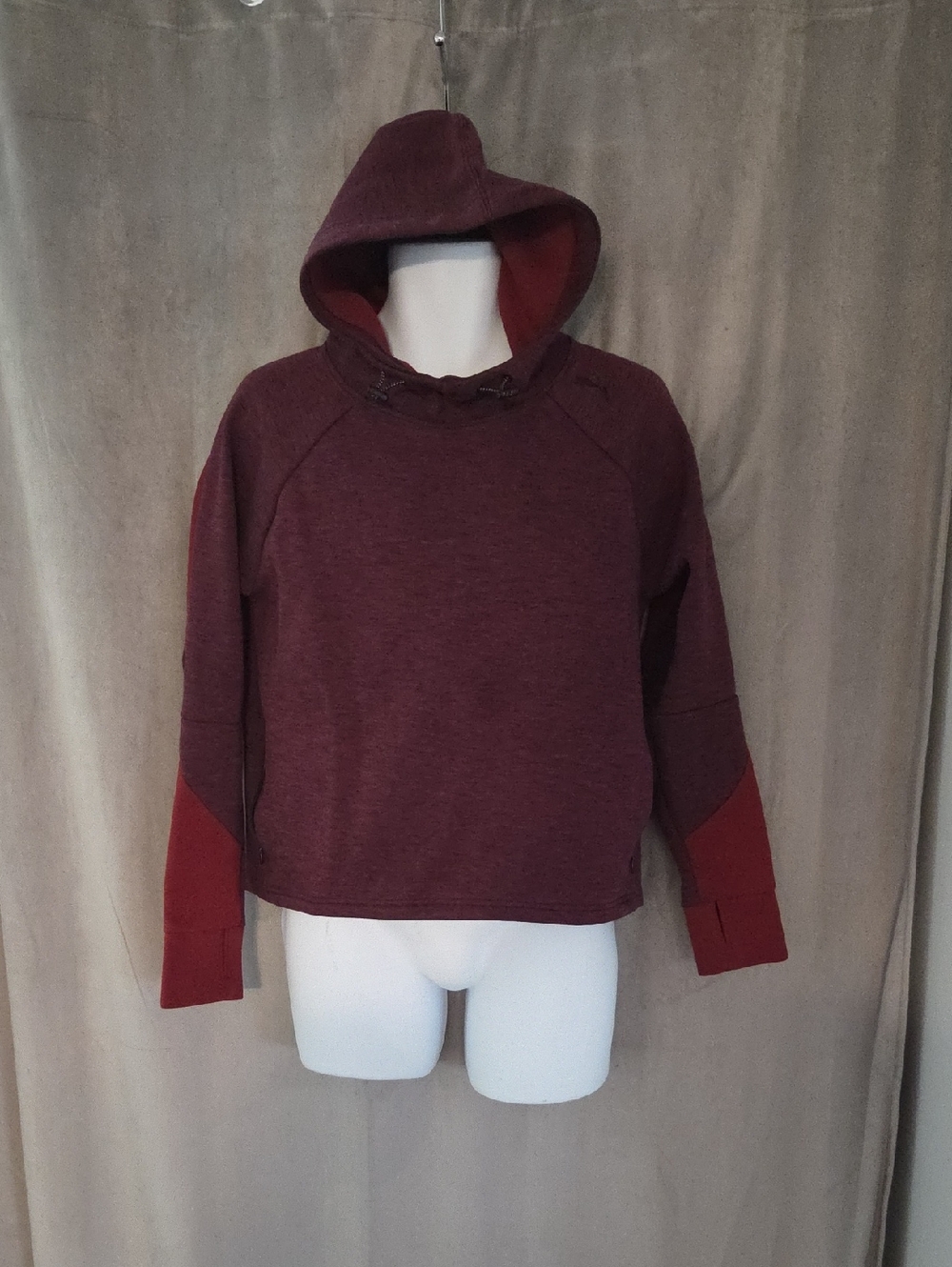 Puma Size Medium Maroon Hooded Sweatshirt
